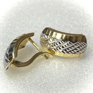 Solid 14K Gold Diamond Cut Latchback Earrings